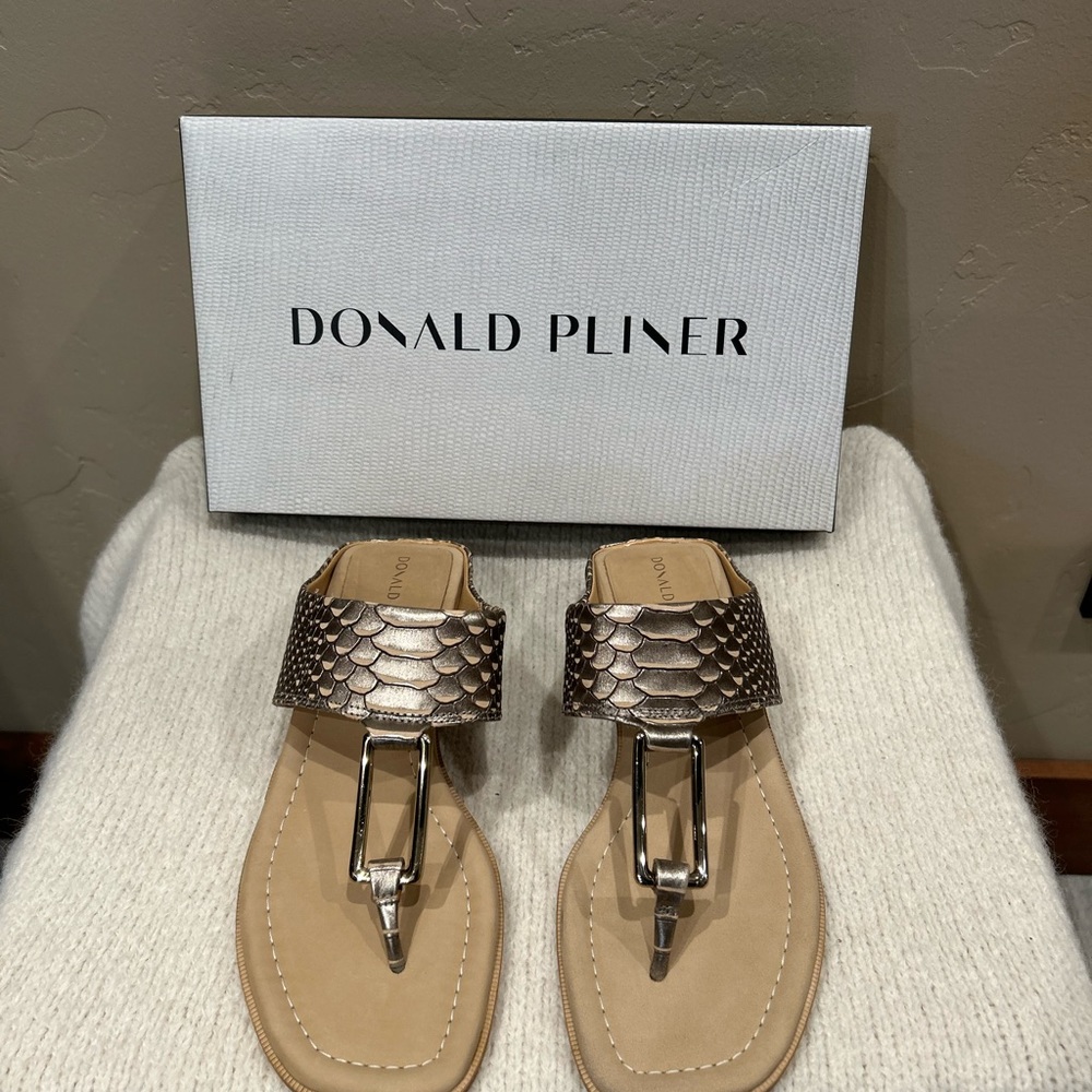Donald Pliner "Lonnie" in Vintage Python Sand (Size 8.5)
